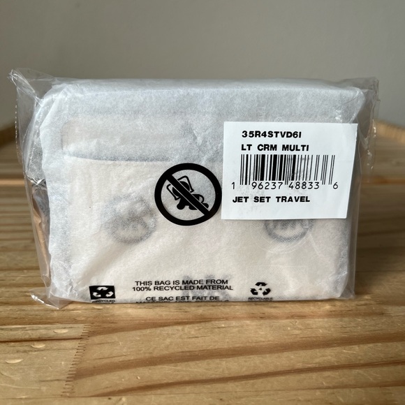 Michael Kors Card Case🎈🎈 - Picture 9 of 9